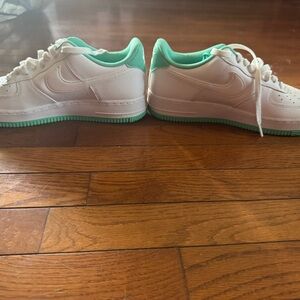*worn once* 2022Air Force 1 '07 'White Light Menta'